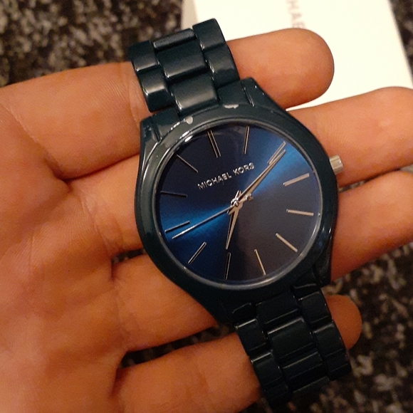 Michael Kors Watches - Picture 3 of 5